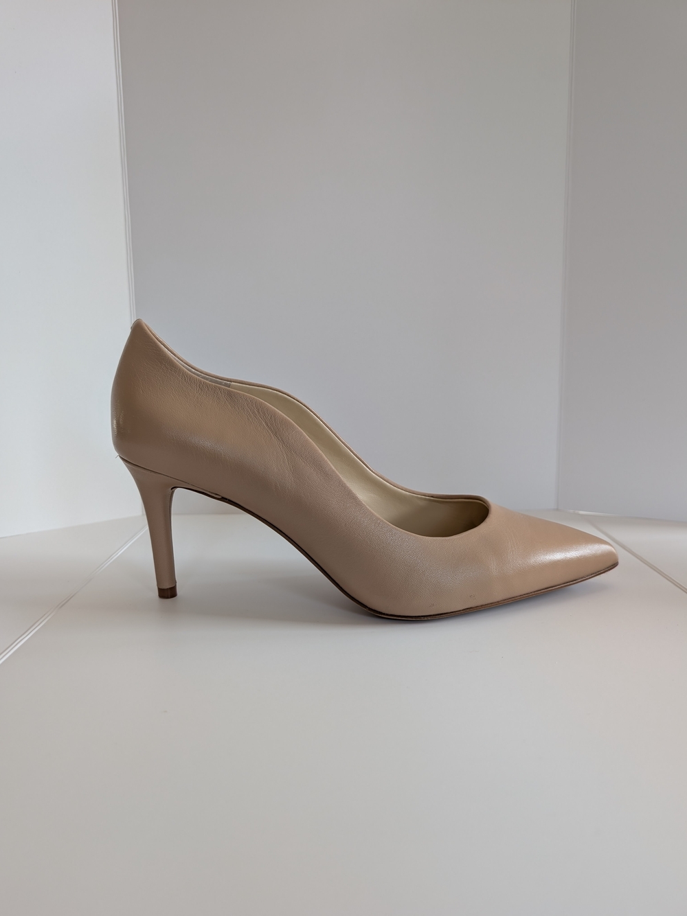 Vince Camuto Nude Leather Pointed Toe Leather Pump - Size 9